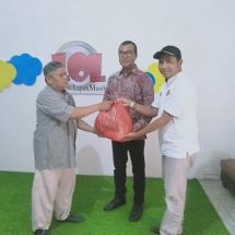 SATRIO,MA BERSAMA H.ABDUL RAHMAN PLT.BUPATI SOLSEL MEWAKILI FORKASEL BAGIKAN SEMBAKO WARGA JAKARTA